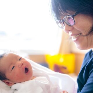 【母乳が出ない…と涙するママへ】「もういいです…。」と涙したあの日。母乳の出に悩んだ私が、マッサージより大切だと思ったこと。